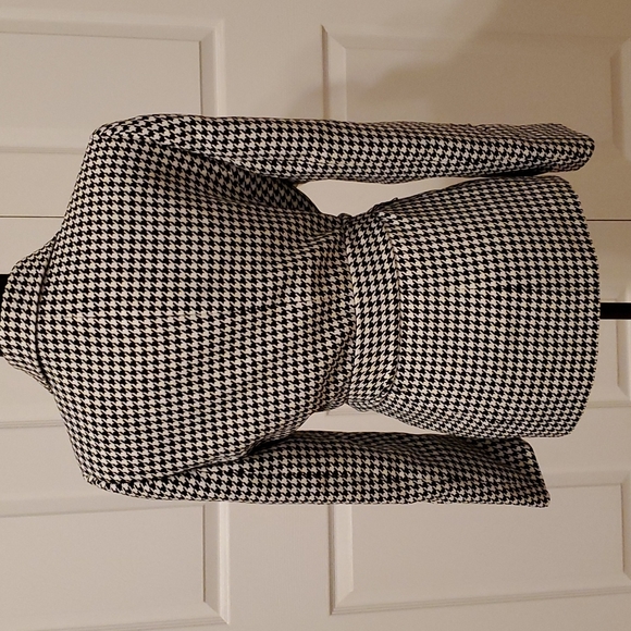Jones Studio Separates Size 8 Black and White Coat